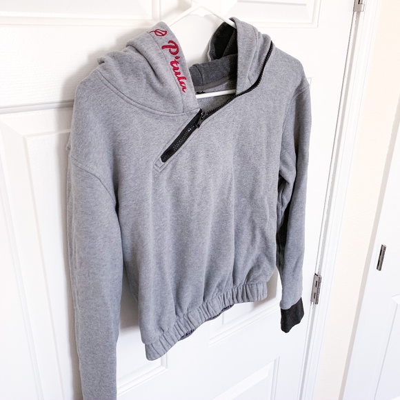 P'tula Tops - P'tula | exclusive RARE arnold expo cropped hoodie